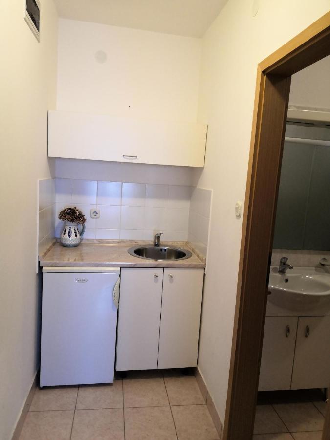 Laura And Nevio Apartments And Rooms Đảo Đảo Cres Ngoại thất bức ảnh