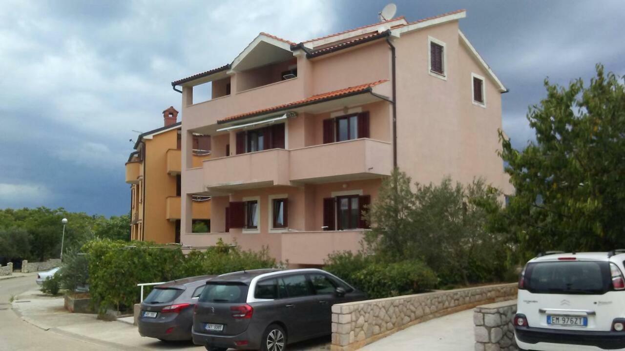 Laura And Nevio Apartments And Rooms Đảo Đảo Cres Ngoại thất bức ảnh