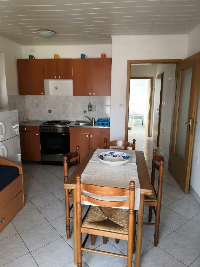 Laura And Nevio Apartments And Rooms Đảo Đảo Cres Ngoại thất bức ảnh