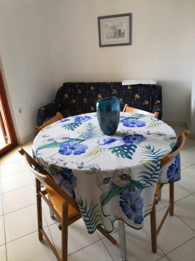 Laura And Nevio Apartments And Rooms Đảo Đảo Cres Ngoại thất bức ảnh