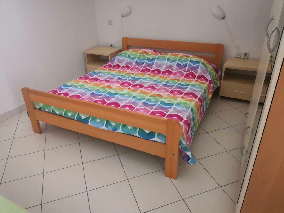 Laura And Nevio Apartments And Rooms Đảo Đảo Cres Ngoại thất bức ảnh